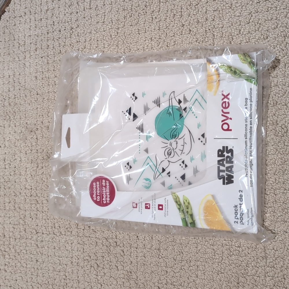New Pyrex x Star Wars Reusable Silicone Storage Bag